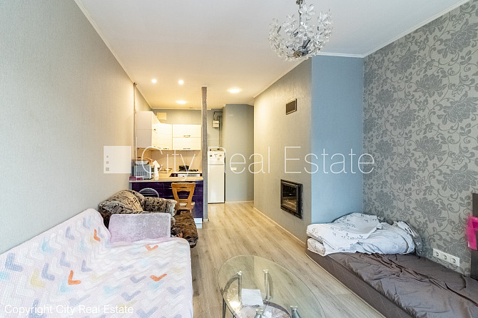 Фасадный дом, фасад с деревянной отделкой, место для машины, вход со двора, окна Рига - изображение 1