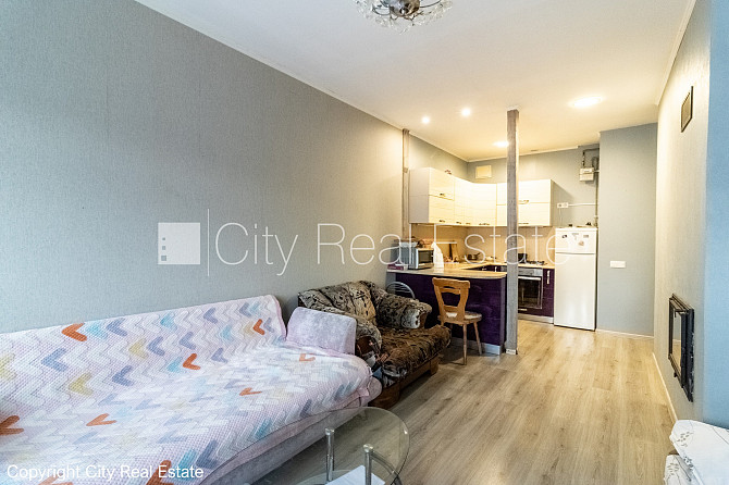 Фасадный дом, фасад с деревянной отделкой, место для машины, вход со двора, окна Рига - изображение 7