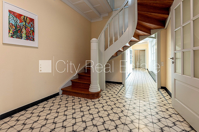 Частный дом, благоустроенный озеленённый двор, территория обнесена забором, Юрмала - изображение 15