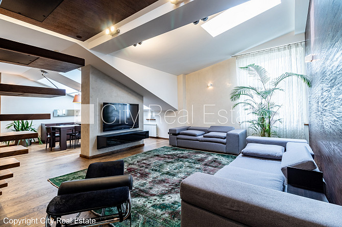 Фасадный дом, реновированный дом, закрытый двор, подземная стоянка, вход с улицы, Рига - изображение 1