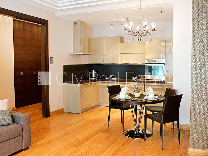 Projekts - Vaļņu 4, fasādes māja, slēgts pagalms, ieeja no ielas, luksuss apartamenti , Rīga - foto 1