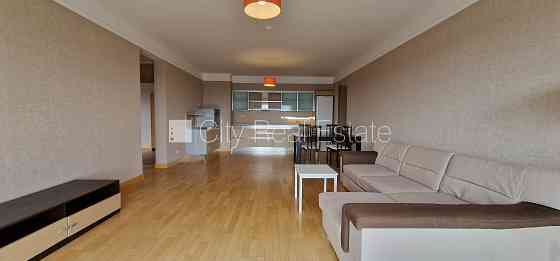 Проект - Panorama Plaza (Панорама Плаза), новостройка, въездные ворота оснащены Рига