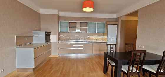 Проект - Panorama Plaza (Панорама Плаза), новостройка, въездные ворота оснащены Рига