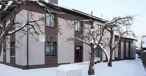 Таунхаус, реновированный дом, количество квартир в здании 2 шт., благоустроенный Рига