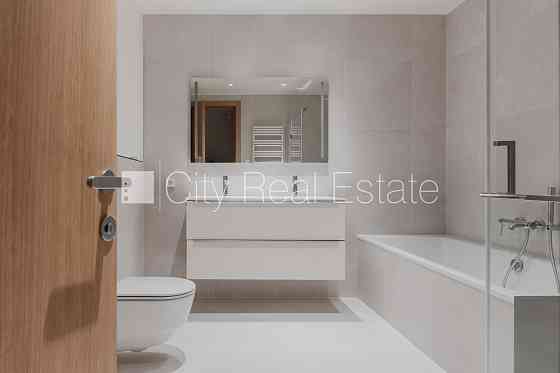 Фасадный дом, реновированный дом, закрытый двор, возможность аренды парковки, Рига