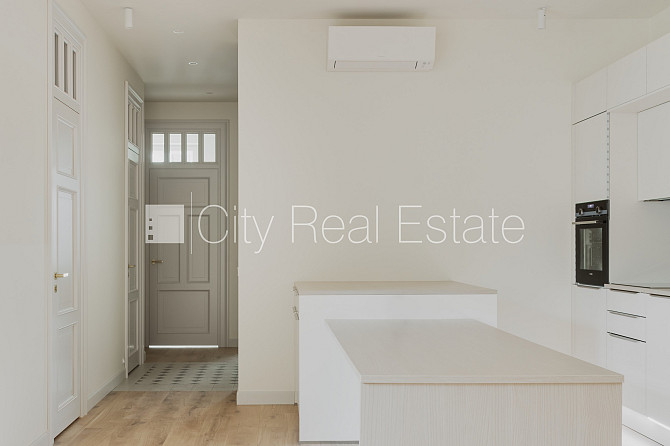 Фасадный дом, реновированный дом, установлены солнечные панели , подземная Рига - изображение 3