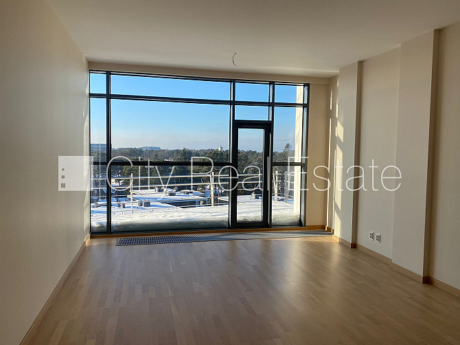 Новостройка, место для машины, лифт, балкон 17 м2, окна выходят на сторону парка, Юрмала - изображение 6