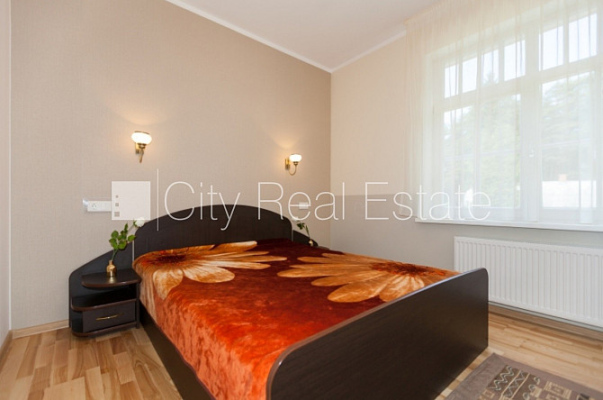 Благоустроенный озеленённый двор, закрытый двор, въездные ворота оснащены Юрмала - изображение 9