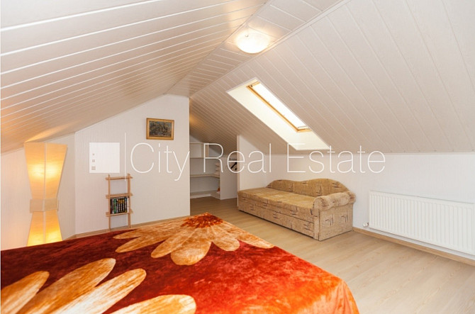 Благоустроенный озеленённый двор, закрытый двор, въездные ворота оснащены Юрмала - изображение 5