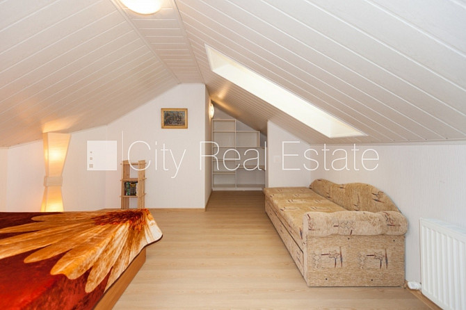 Благоустроенный озеленённый двор, закрытый двор, въездные ворота оснащены Юрмала - изображение 6