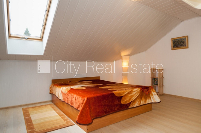 Благоустроенный озеленённый двор, закрытый двор, въездные ворота оснащены Юрмала - изображение 7