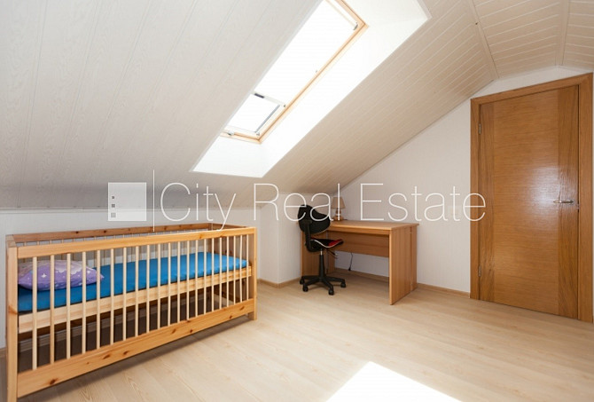 Благоустроенный озеленённый двор, закрытый двор, въездные ворота оснащены Юрмала - изображение 12