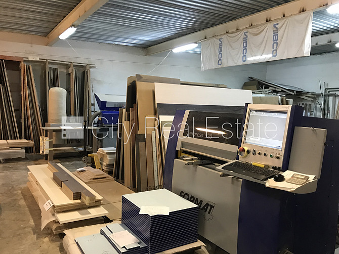 Renovēta māja, vieta vairākām automašīnām, mājā pieslēgta 3 fāžu elektroenerģijas Rīga - foto 7