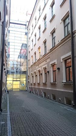 Дом во дворе, реновированный дом, вход с улицы, лестничная клетка после Рига - изображение 11