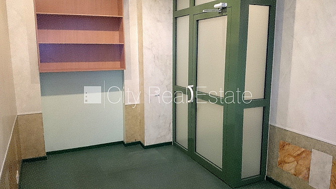 Дом во дворе, реновированный дом, вход с улицы, лестничная клетка после Рига - изображение 1