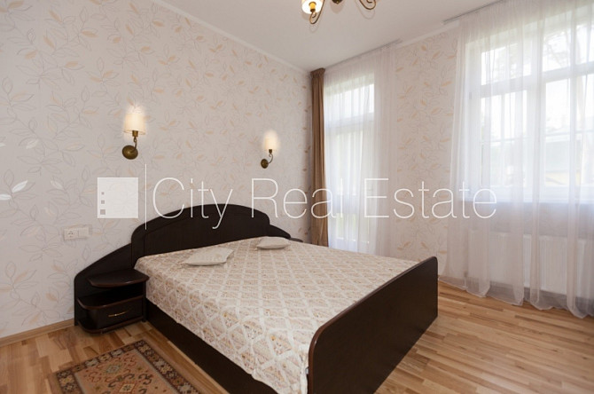 Labiekārtots apzaļumots pagalms, teritorijas iebrauktuves vārti aprīkoti ar automatizētu Jūrmala - foto 6