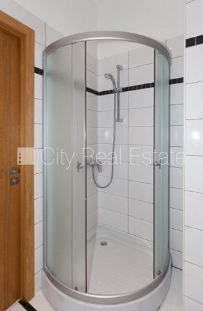 Labiekārtots apzaļumots pagalms, teritorijas iebrauktuves vārti aprīkoti ar automatizētu Jūrmala - foto 10