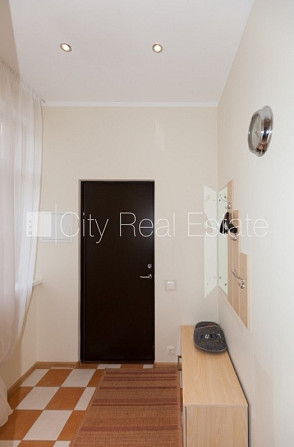 Labiekārtots apzaļumots pagalms, teritorijas iebrauktuves vārti aprīkoti ar automatizētu Jūrmala - foto 11