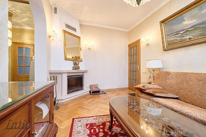 Pārdod elegantu 2-istabu dzīvokli Rīgas vēsturiskā centra ēkā Ģertrūdes ielā. Dzīvoklī ir augsti gri Рига - изображение 3