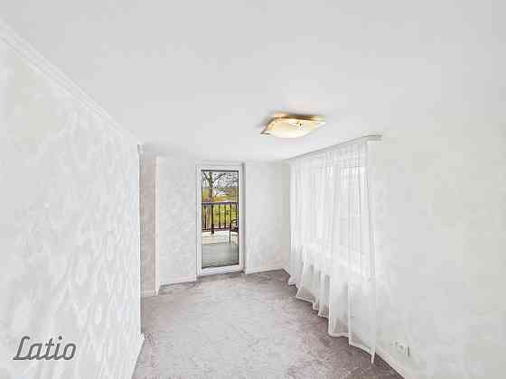 Pārdod plašu ģimenes māju Salaspilī ar pirti un viesu māju
Tiek pārdots pārdomāts un ietilpīgs īpašu Саласпилс