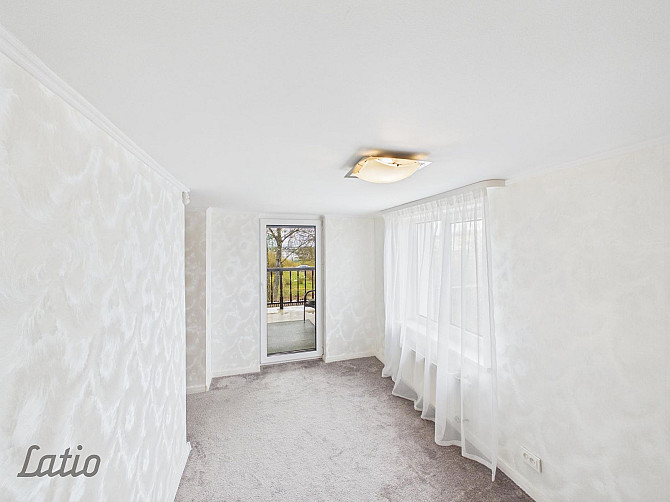 Pārdod plašu ģimenes māju Salaspilī ar pirti un viesu māju
Tiek pārdots pārdomāts un Salaspils - foto 3