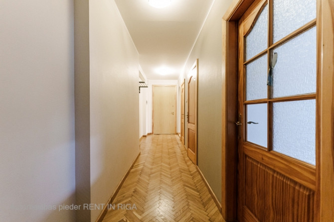 Отремонтированная квартира с 3 комнатами и балконом.  2 изолированные спальни, Рига - изображение 9
