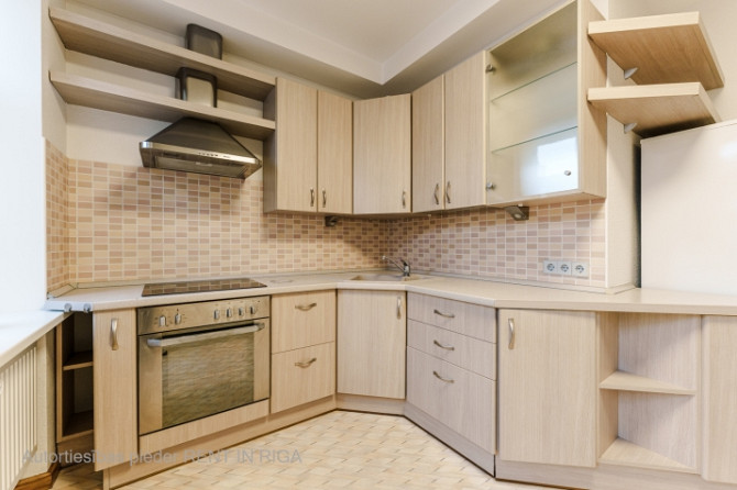 Отремонтированная квартира с 3 комнатами и балконом.  2 изолированные спальни, Рига - изображение 3