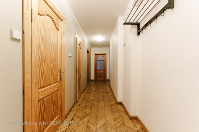 Отремонтированная квартира с 3 комнатами и балконом.  2 изолированные спальни, Рига - изображение 8