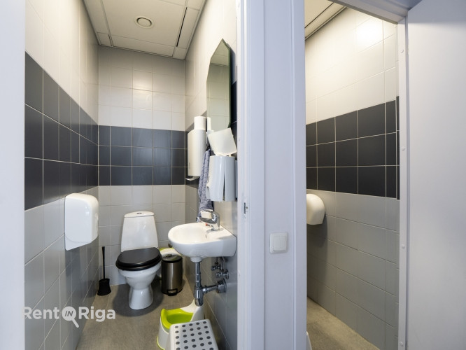 Birojs Pārdaugavā, pretī "Gaismas pils" bibliotēkai.  Platība sastāv no vienas lielas telpas (140 kv Рига - изображение 8