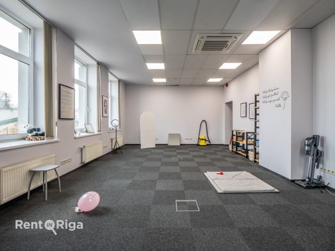Birojs Pārdaugavā, pretī "Gaismas pils" bibliotēkai.  Birojs sastāv no vienas lielas telpas (44 kvm) Рига - изображение 6