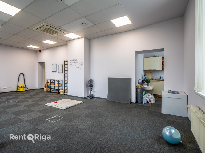 Birojs Pārdaugavā, pretī "Gaismas pils" bibliotēkai.  Birojs sastāv no vienas lielas telpas (44 kvm) Рига - изображение 2