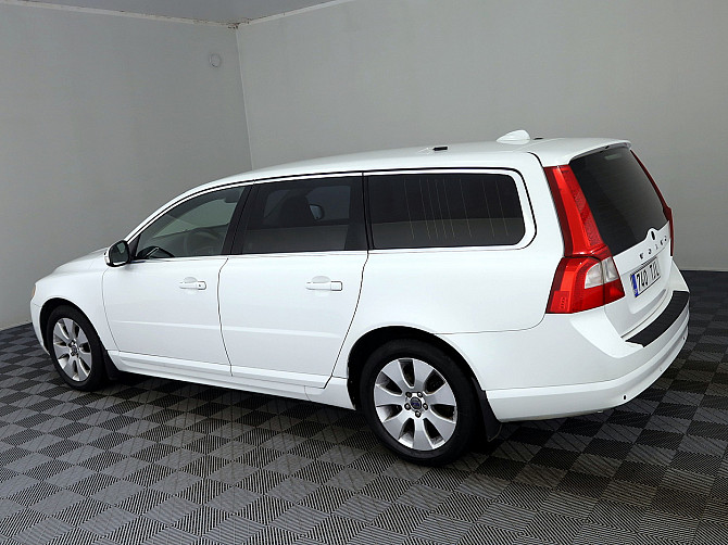 Volvo V70 Summum Facelift ATM 2.4 D5 136kW Tallina - foto 4