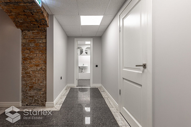 Pārdod 2 salonus par vienu cenu. Telpas atrodas Brīvības ielā 103. Jūgenstila ēka celta Rīga - foto 17