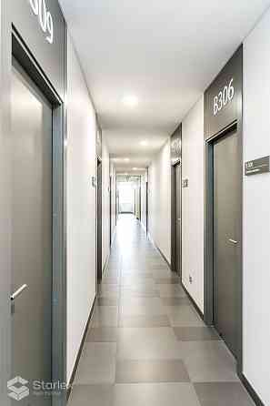 В стоимость аренды включено все. Современное отремонтированное офисное здание Рига