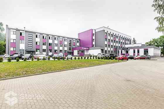 В стоимость аренды включено все. Современное отремонтированное офисное здание Рига