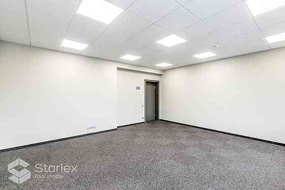 В стоимость аренды включено все. Современное отремонтированное офисное здание Рига