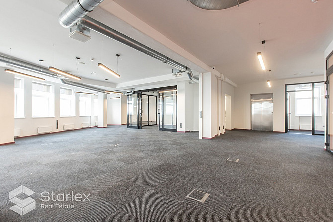 Iznomā biroju ar gleznainu skatu uz Daugavu. Kopējā platība 254 m2.Birojs izvietots ēkas Rīga - foto 13