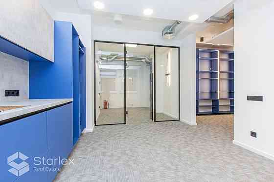 Стильный офис с живописным видом на Даугаву.  Общая площадь 341 м2. Офис расположен Рига