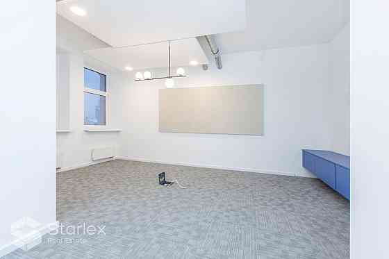 Стильный офис с живописным видом на Даугаву.  Общая площадь 341 м2. Офис расположен Рига