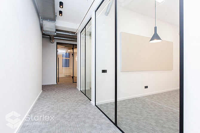 Gaumīgs birojs ar gleznainu skatu uz Daugavu. Kopējā platība 341 m2.Birojs izvietots ēkas Rīga - foto 20