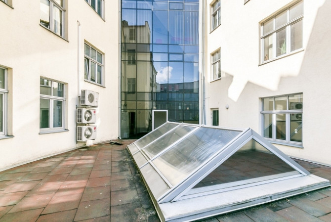 Iznomā biroja telpas prestižā vietā Vecrīgā, Audēju ielā 8.








Ēka celta 1790. gadā, arhitekts  Рига - изображение 8