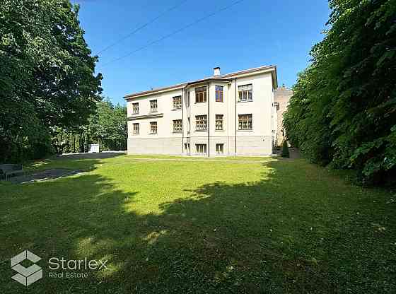 Pārdod reprezentablu dzīvokļu un biroju ēku Ernestīnes ielā 6, Āgenskalnā. Pirmskara laikā celtā 4-s Рига