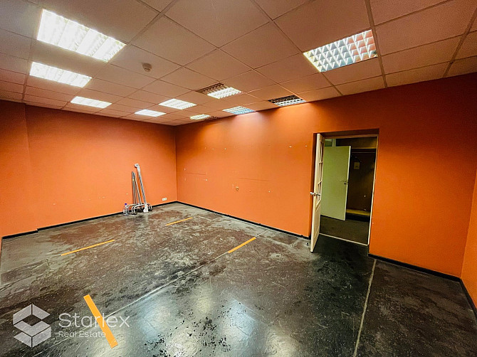 Iznomā tirdzniecības telpas Vecrīgā, Teātrā ielā 12 (Teātra/Vaļņu ielu krustojums).
Fasādes ēka, 1.  Рига - изображение 8