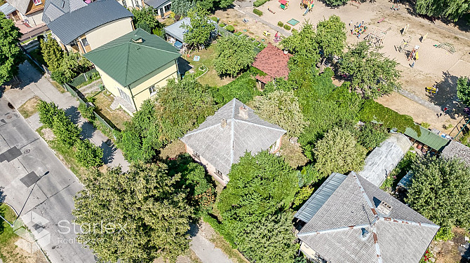 Dārzciemā uz Sesku ielas pārdošanā ir zemes gabals ar vienstāvu māju un palīgceltni. Mājas Rīga - foto 13