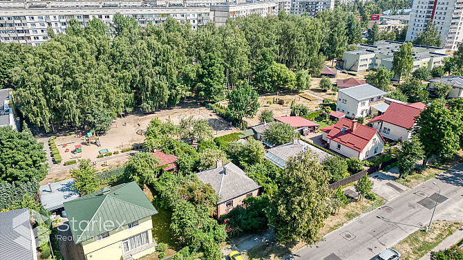 Dārzciemā uz Sesku ielas pārdošanā ir zemes gabals ar vienstāvu māju un palīgceltni. Mājas Rīga - foto 17