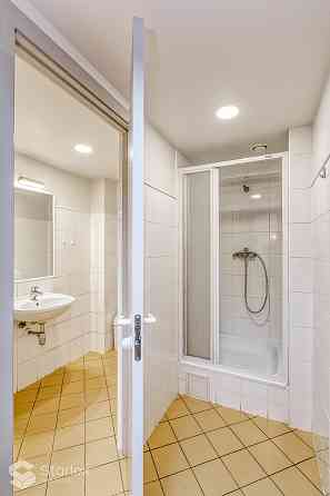 Tiek piedāvātas uz nomu modernas telpas "Krasta biroji" biroju ēkā, Mazā krasta ielā 83.
Moderns bir Rīga