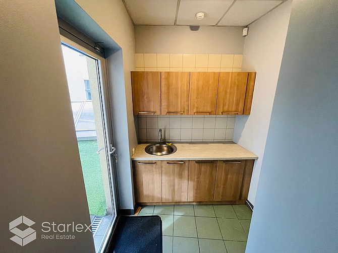 Iznomā biroja telpas prestižā vietā Vecrīgā, Audēju ielā 8 (pie T/C ''Galerija Centrs'').
Ēka celta  Рига - изображение 10