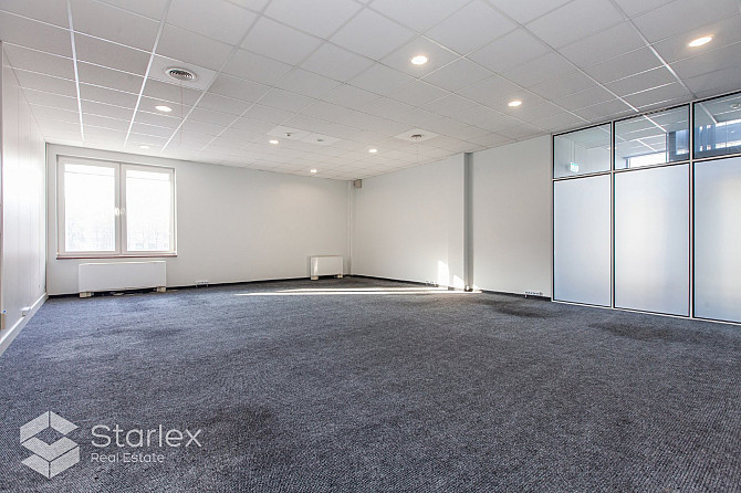 Современное офисное здание. Офисное здание отвечает требованиям высококлассных Рига - изображение 2