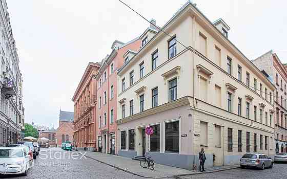 Pārdod autonomu ēku Jēkaba ielā 3/5, (blakus Doma laukumam).
Īpašums uz doto brīdi ir atbrīvots no n Rīga