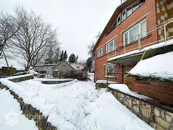 Предложение включает в себя уникальный и архитектурно выразительный дом из Ogre un novads